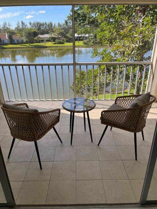 Great Location With Lake View North North Naples Eksteriør bilde